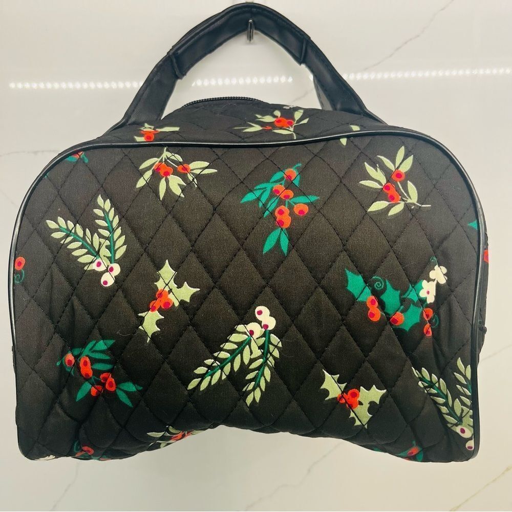 Quilted Holly Travel Set - Picture 10 of 13